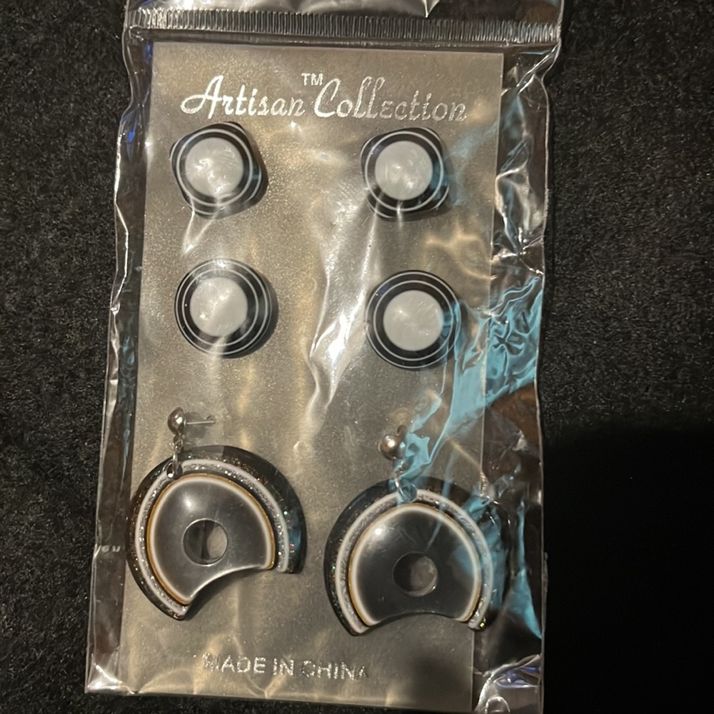 Earring Set - Picture 3 of 6